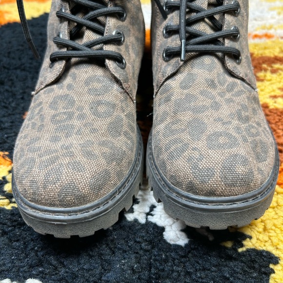 BLOWFISH, leopard print combat boots!! - Picture 3 of 12